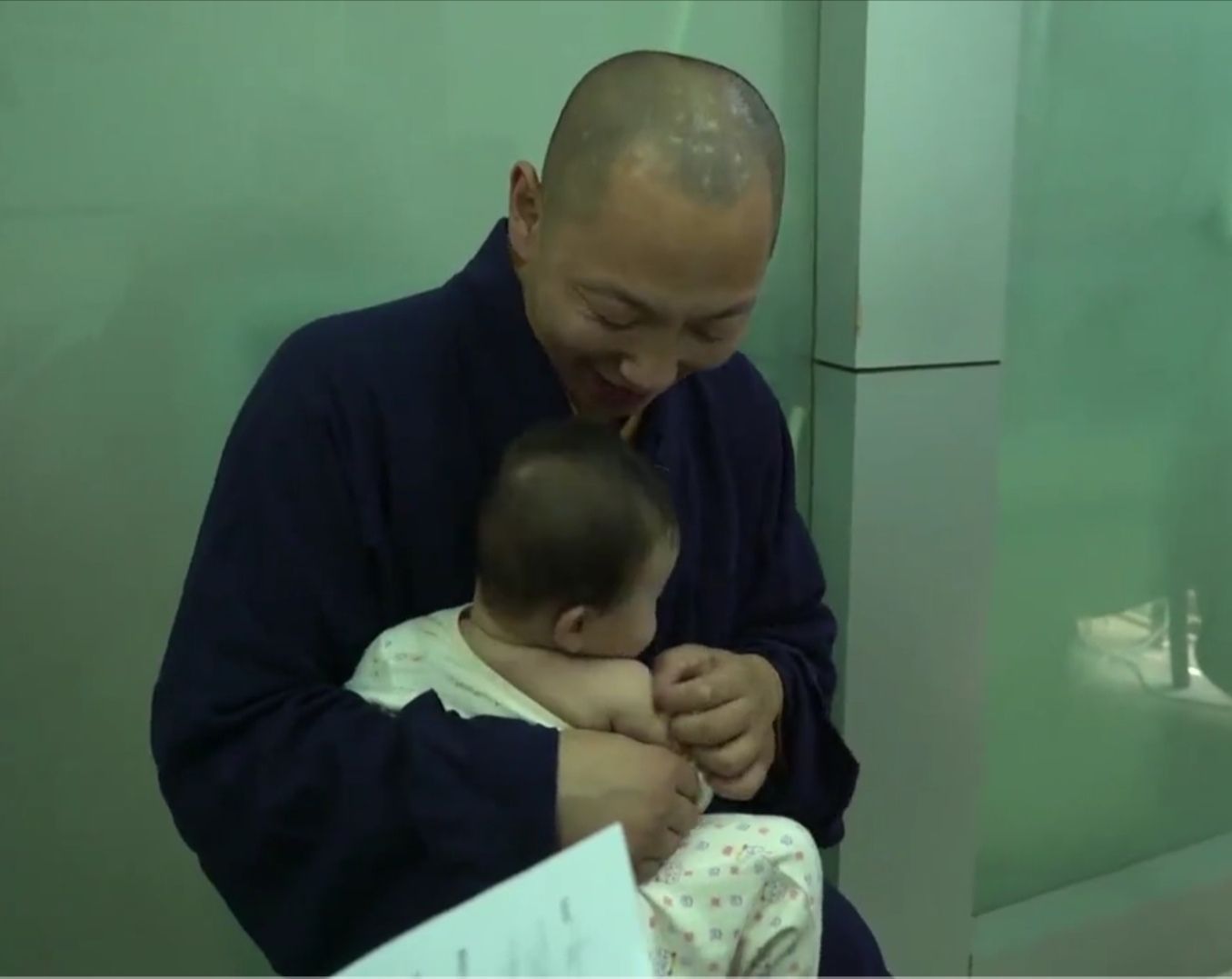 200个孩子喊这个和尚“爸爸”，是咋回事？感动数万人的纪录片