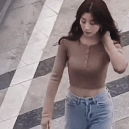 闫妮的“大妈味”、赵丽颖的“土气”，这8位女星，如今判若两人