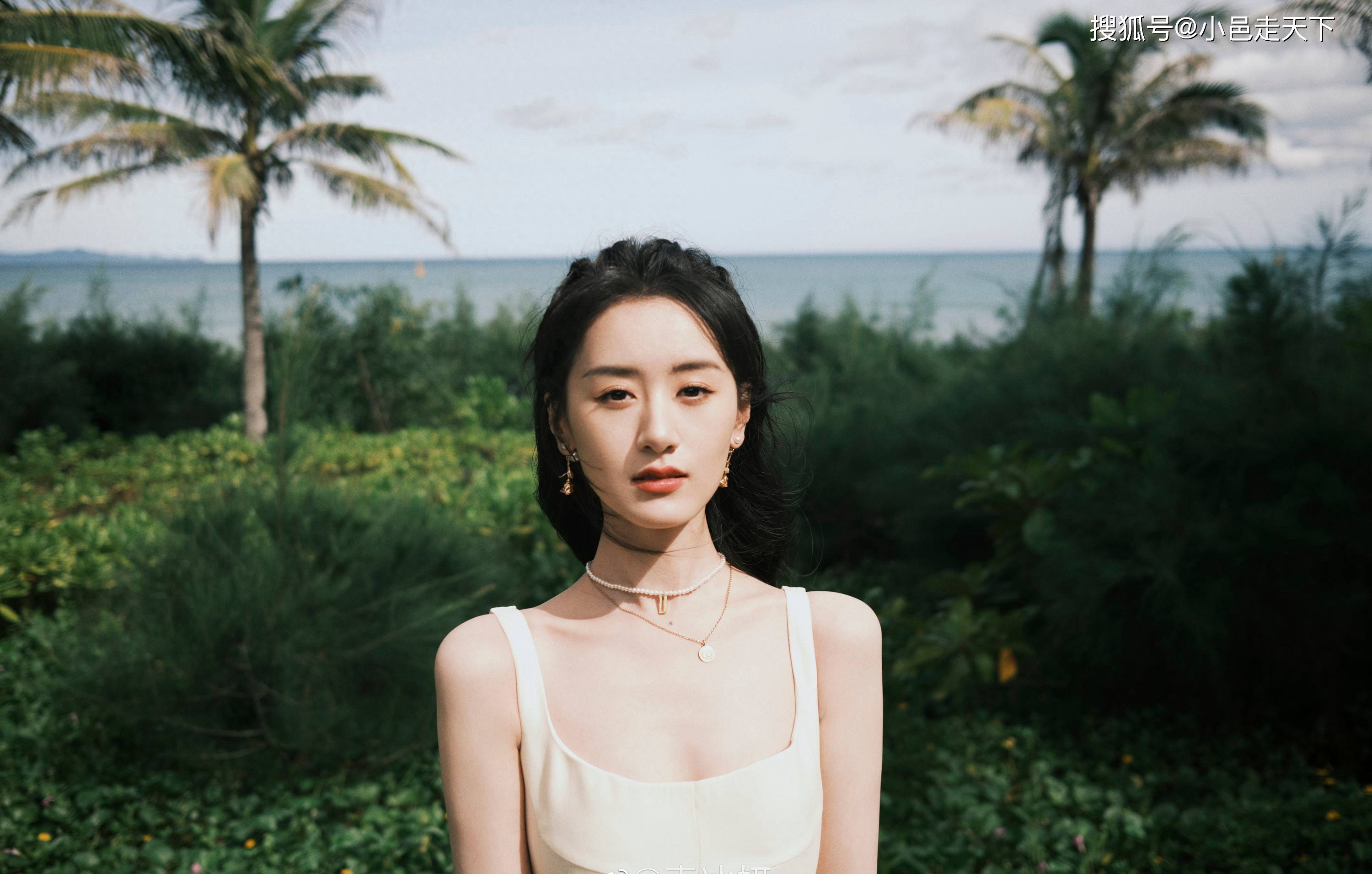 迪丽热巴最初是以模特的身份进入娱乐圈的.