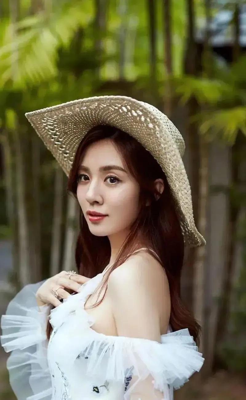 王晓晨，真心漂亮。看一眼，就觉得她很温柔