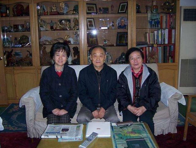 丁衡高还对网络教育特别关注,认为现在很多孩子只是会打游戏,对于电脑