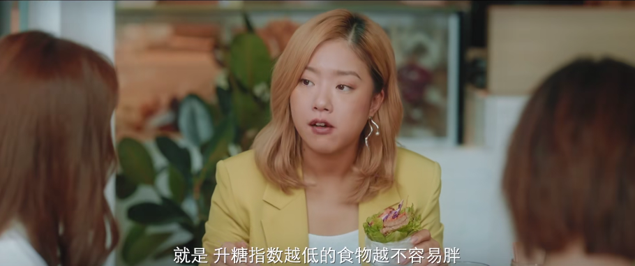 30岁老人狂奔的国产喜剧！满是狗的血，超“大尺度”的夜店群剧