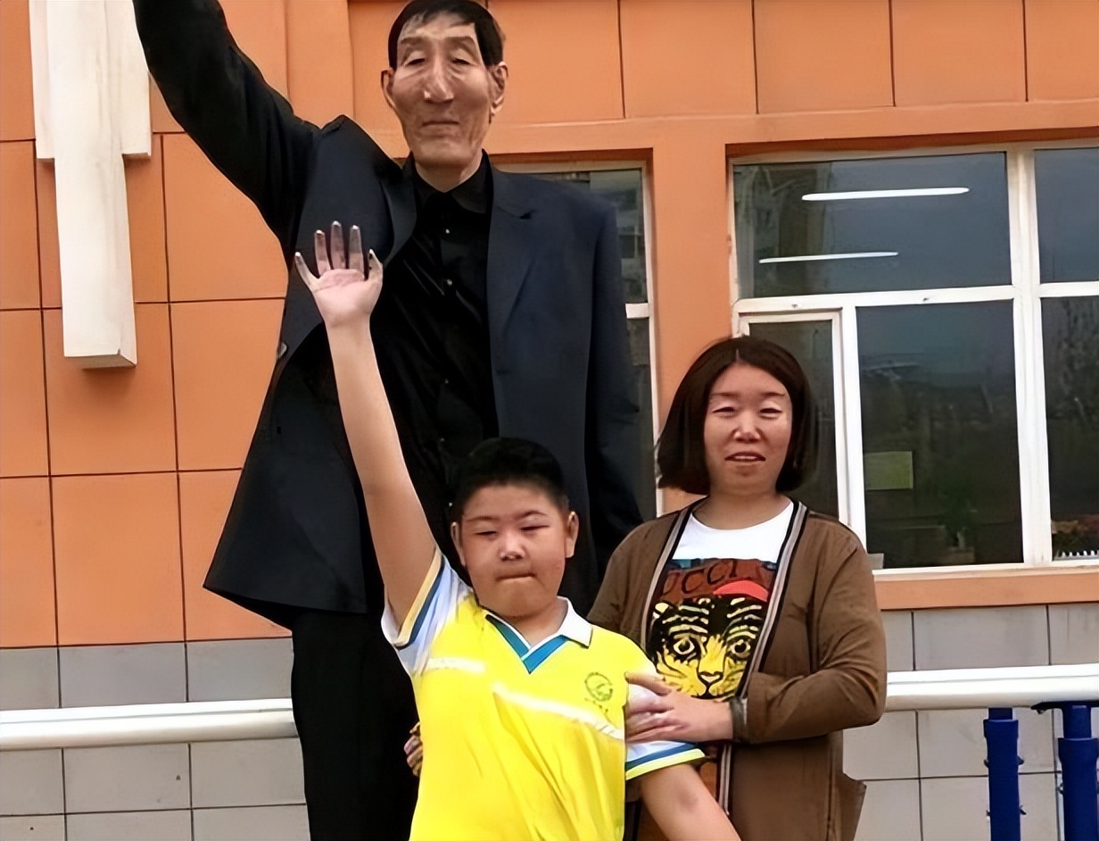 鲍喜顺为什么去nba（中国篮坛的第一巨人，娶小28岁妻子冒险生子，他们的现状如何？）