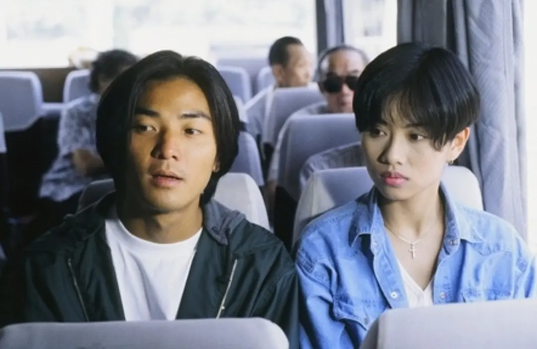 紫荆花云歌会:近百位艺人以歌寄情,周星驰亮相,港剧永不过时