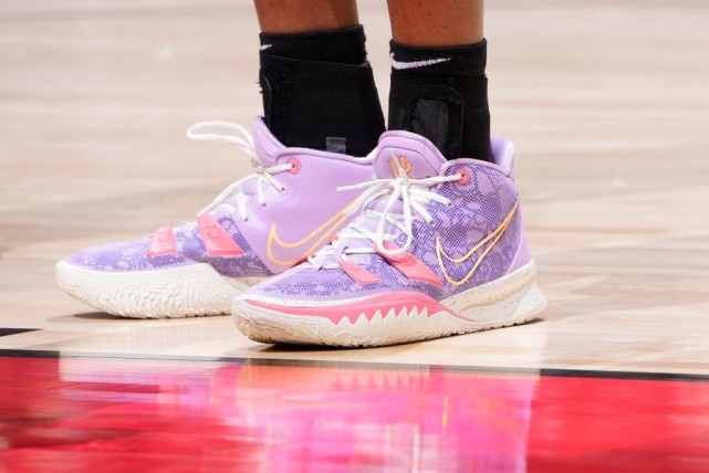 nba球员为什么穿欧文7（欧文欧神仙NBA赛场穿了哪些Nike Kyrie 7代篮球鞋经典回顾）
