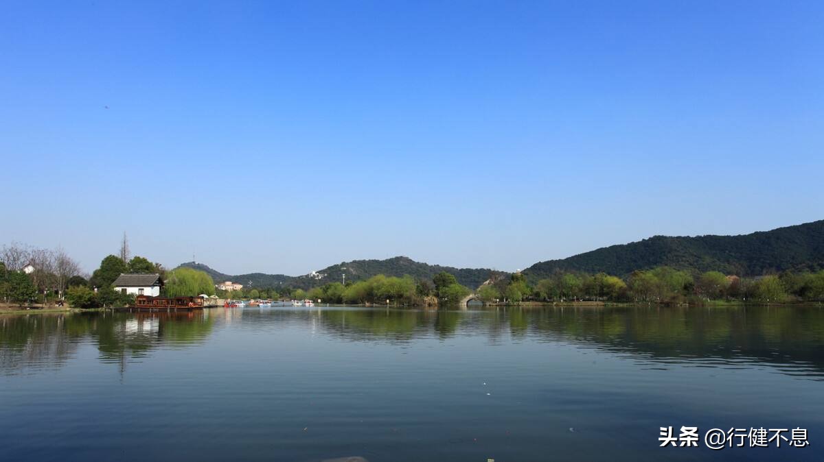 荷花十里桂三秋：十二首著名诗词，领略杭州的诗意之美