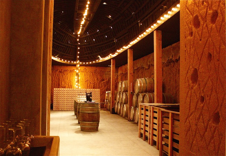 用废弃渔船建成震撼酒庄Vena Cava