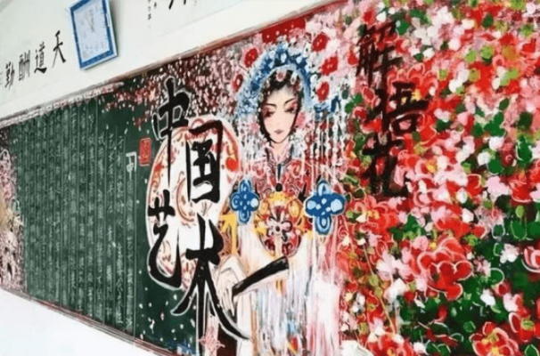 初中生“黑板报”火了，美术天赋让人羡慕，老师赶紧拍照留念