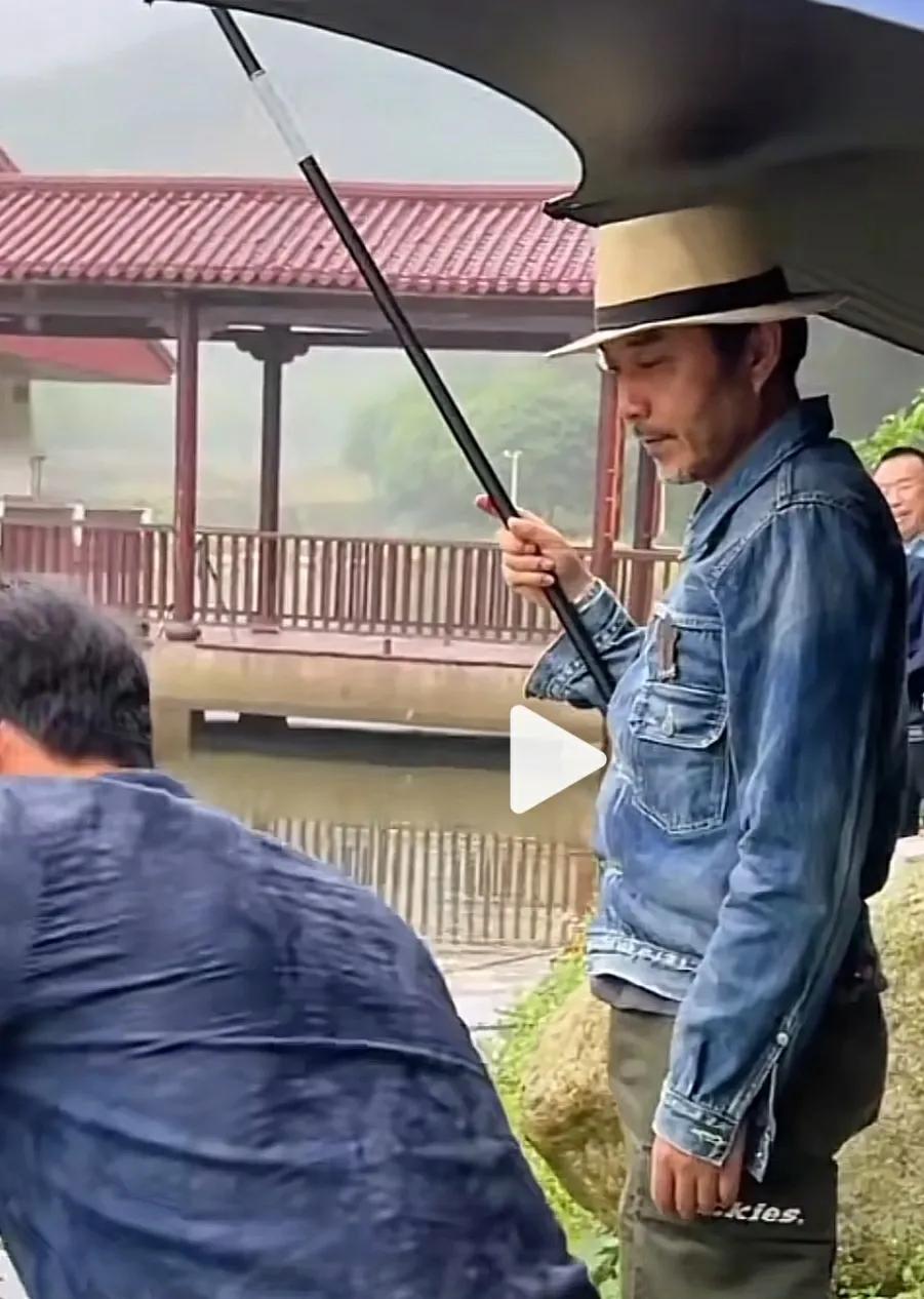 汪涵与刘志强参加钓鱼友谊赛！原来钓鱼也离不开人情世故