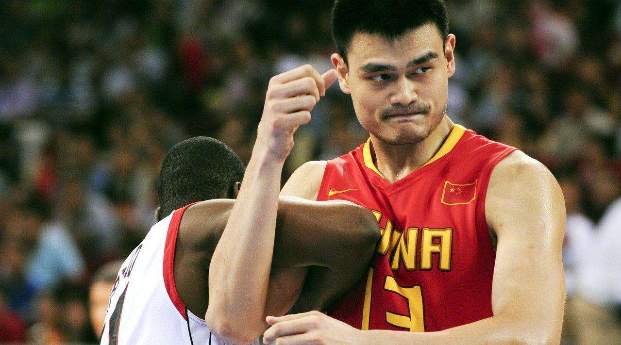 姚明 去nba 为什么受阻(当年面对湖人招募，姚明为何选择麦迪拒绝科比？禅师至今仍很迷惑)