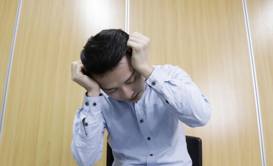 肝脏不好的人，晨起之后多数会有这4种表现，需留心观察