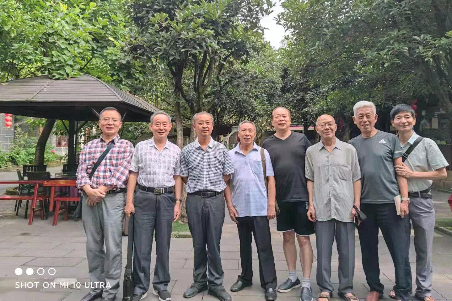 同学聚会：缤纷岁月，多彩人生