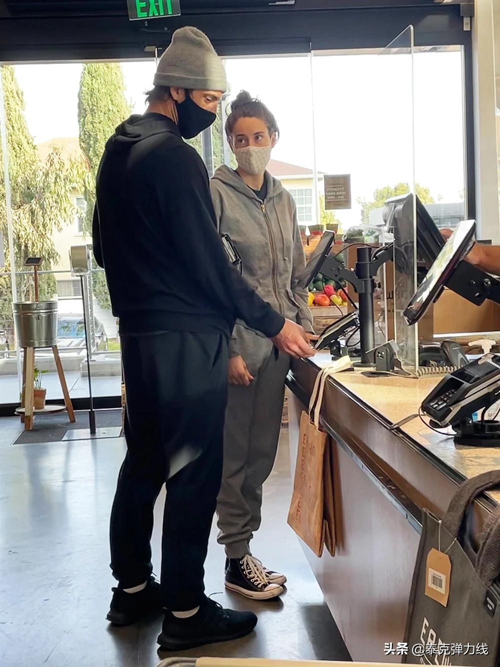 亚伦·罗杰斯分手后，肖琳·伍德利的“头脑和心灵都得到了培养