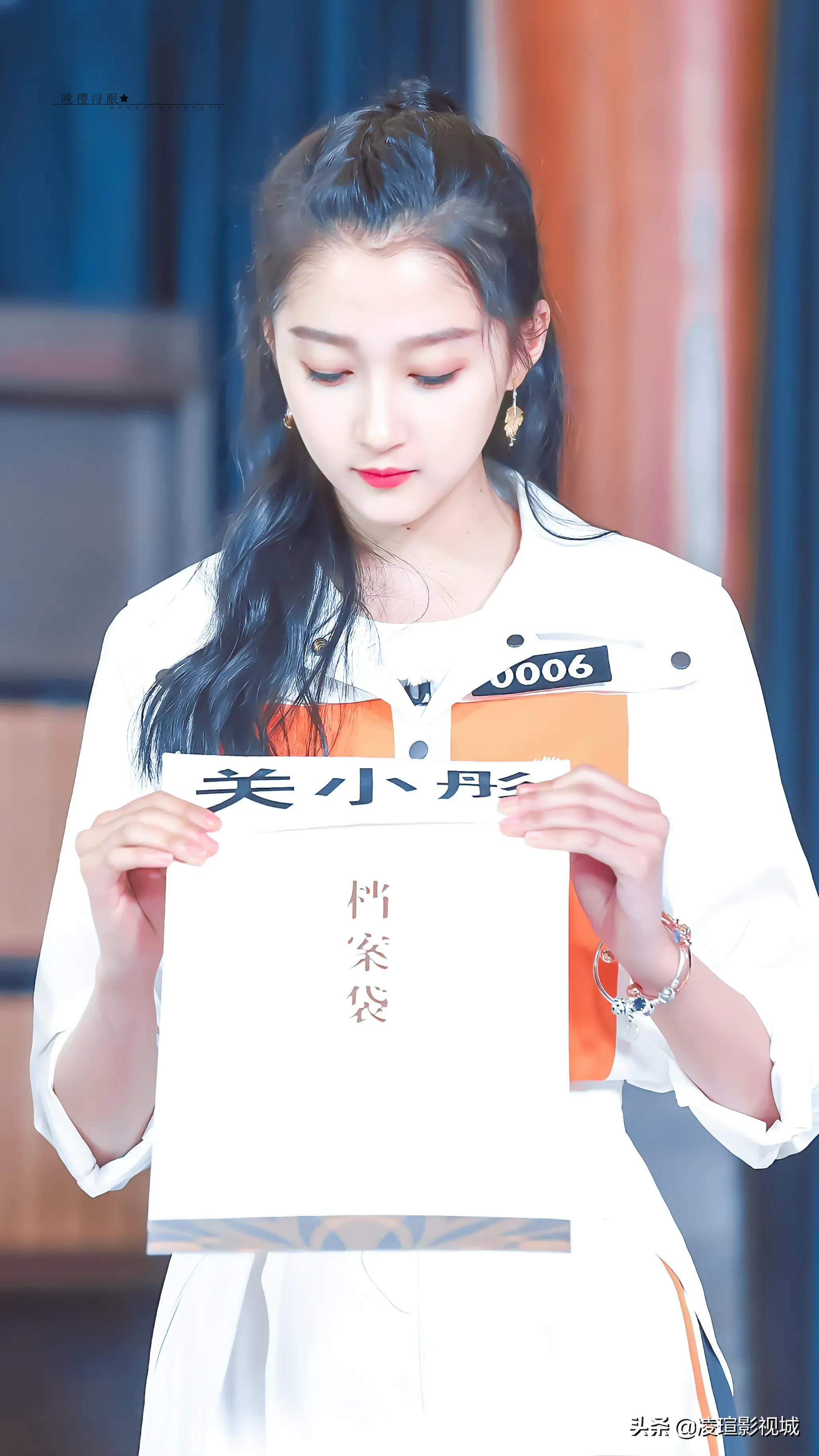 明星壁纸图片分享：关晓彤（2）