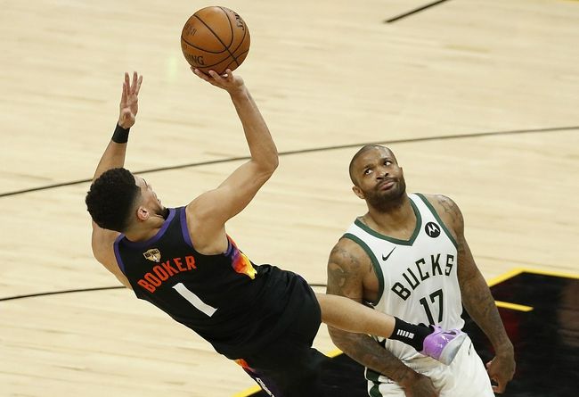 虎牙直播NBA雄鹿对太阳（霍勒迪联手米德尔顿发威，布克率队紧咬比分，雄鹿45-42太阳）