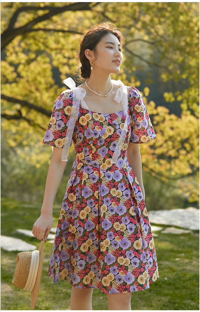 夏季流行的“油画裙”怎么穿才好看？