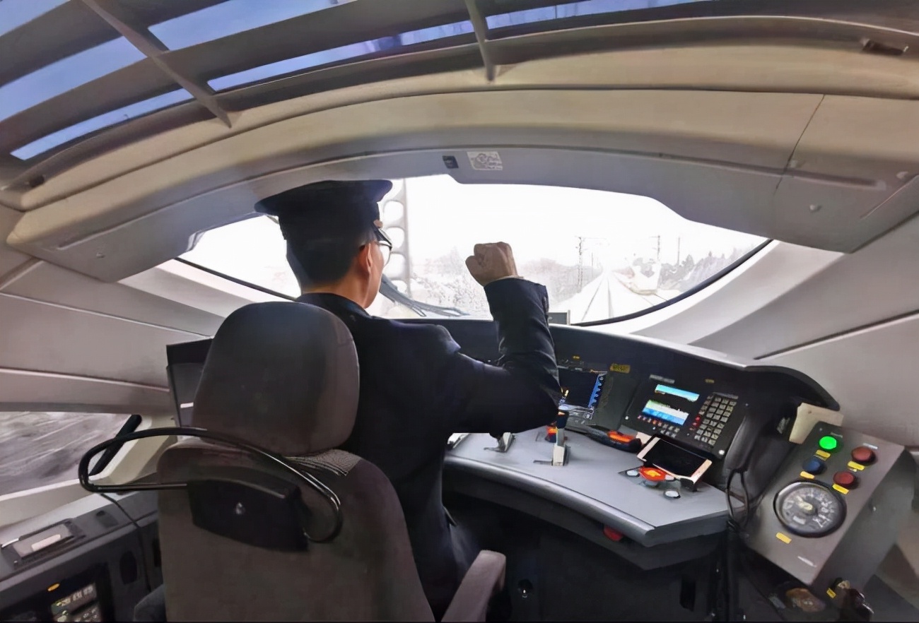 高铁司机月薪有多高？为何每天只要工作4小时？看完你心动了吗？