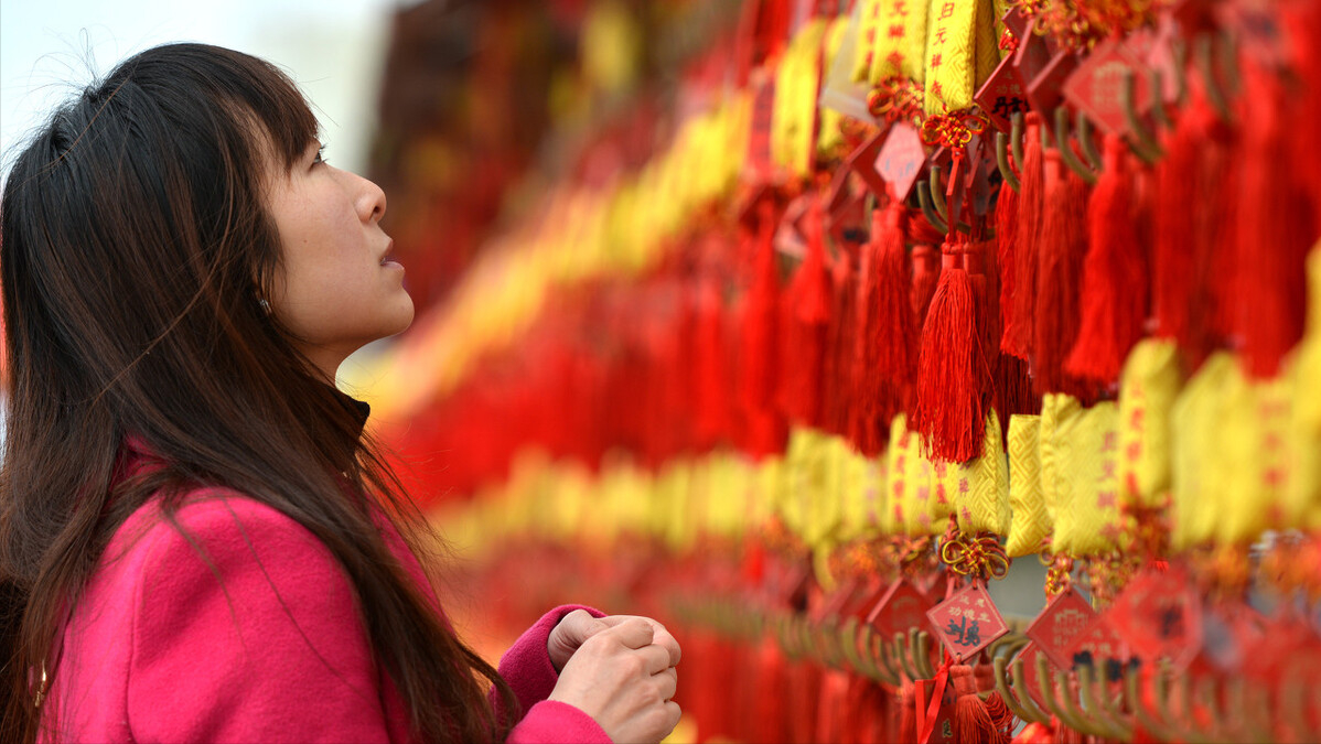 盘点全国10大求财最灵的寺庙，前仨歪果仁都喊真香，争着上头香