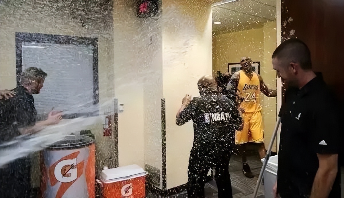 科比退役比赛回放（科比退役六周年，他和那场60分的表演，你还记得吗？）