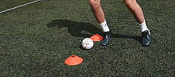 足球球门有多高(小尺寸的场地、球门和足球对训练的帮助)