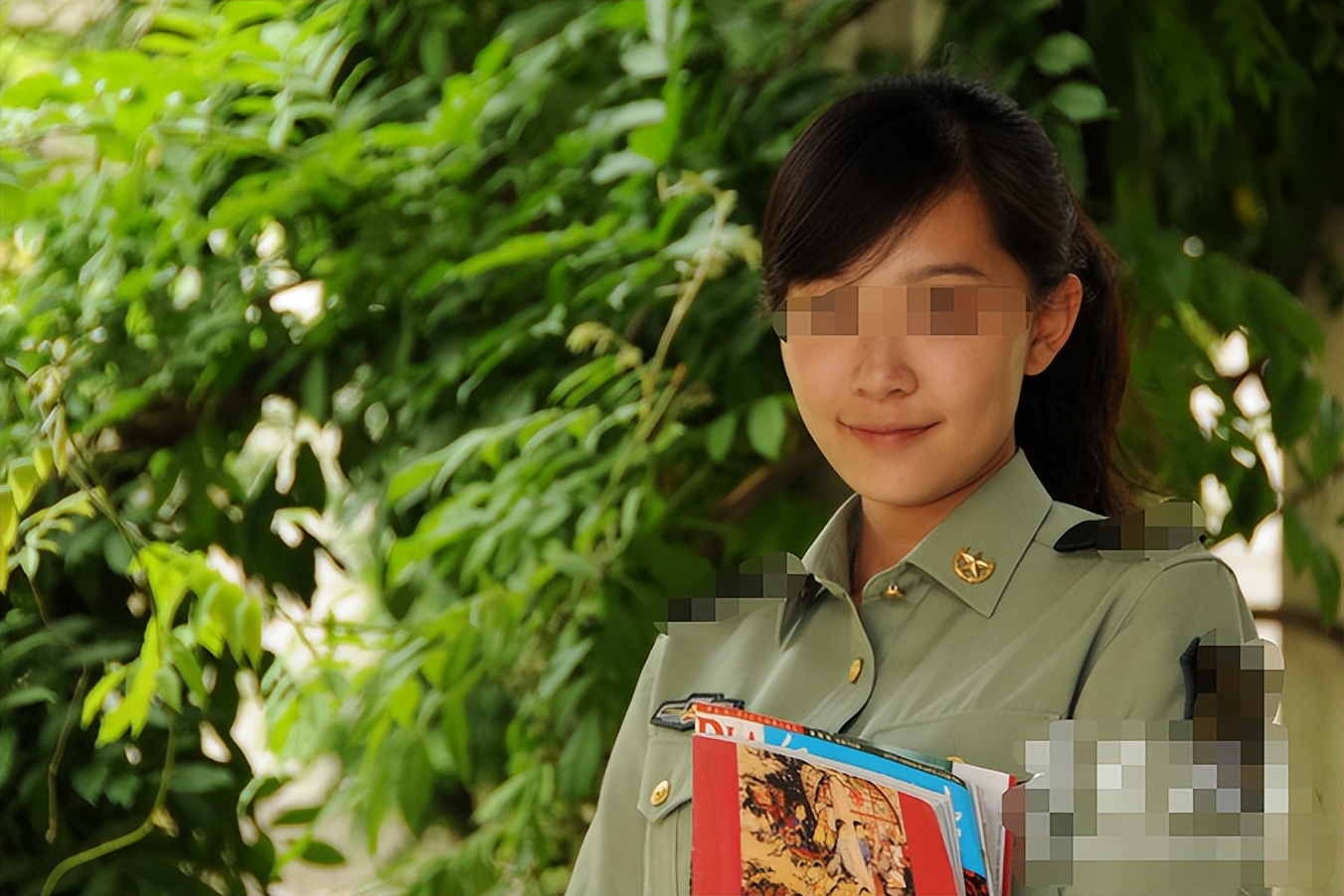 "貌美警花"王菲私吞上亿,升官自愿成公众玩物,与男友双双落网