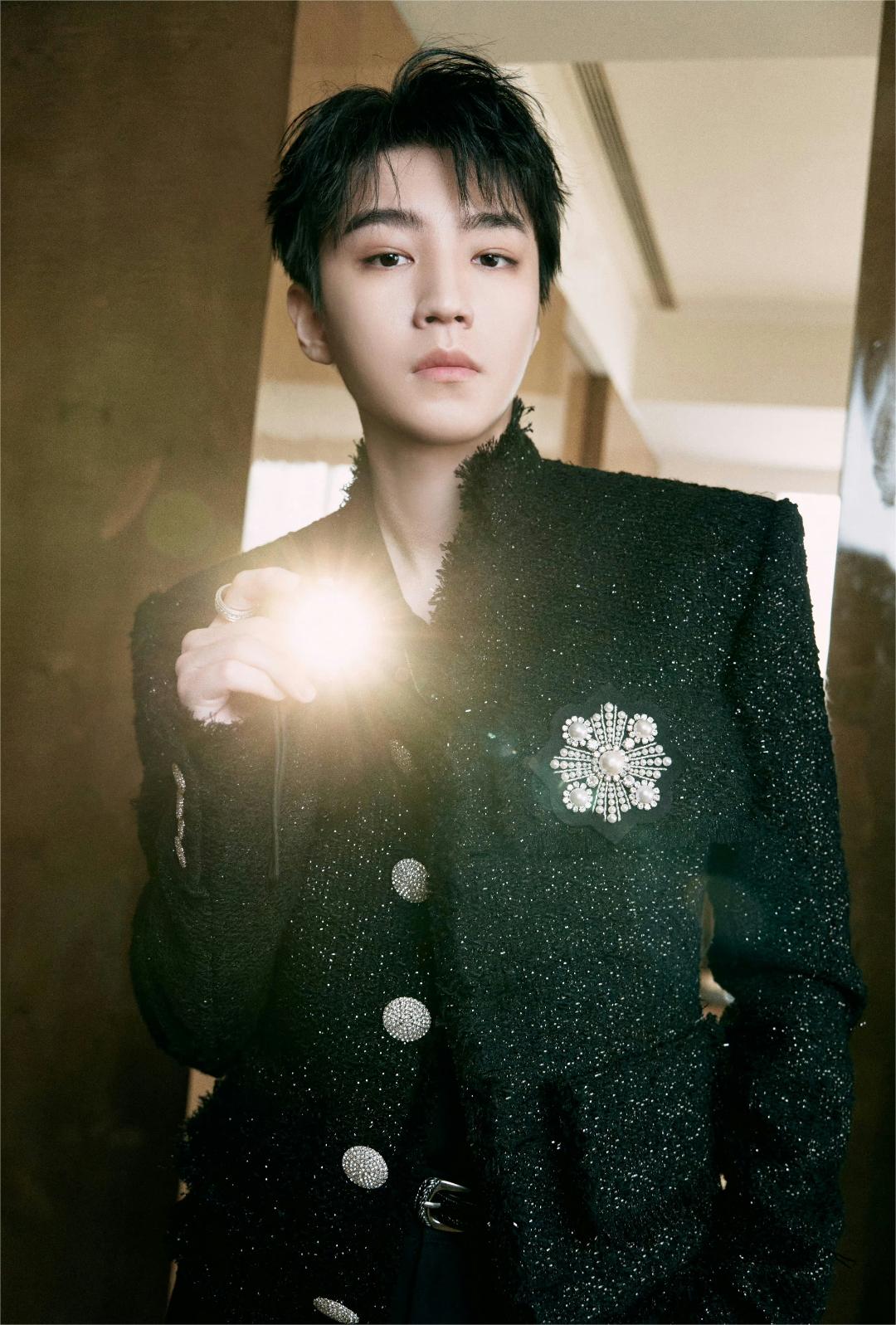 王俊凯红毯,内场两套造型,身材比例完全不同,气质大不一样!