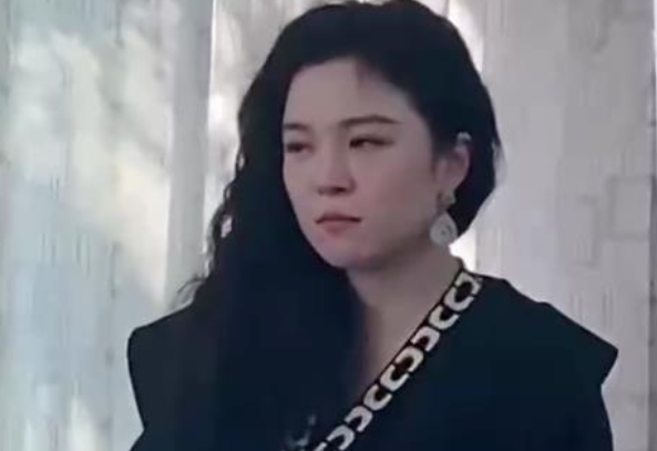 四川：大学课堂上的西班牙语老师，眼里带笑风情万种，不要太迷人