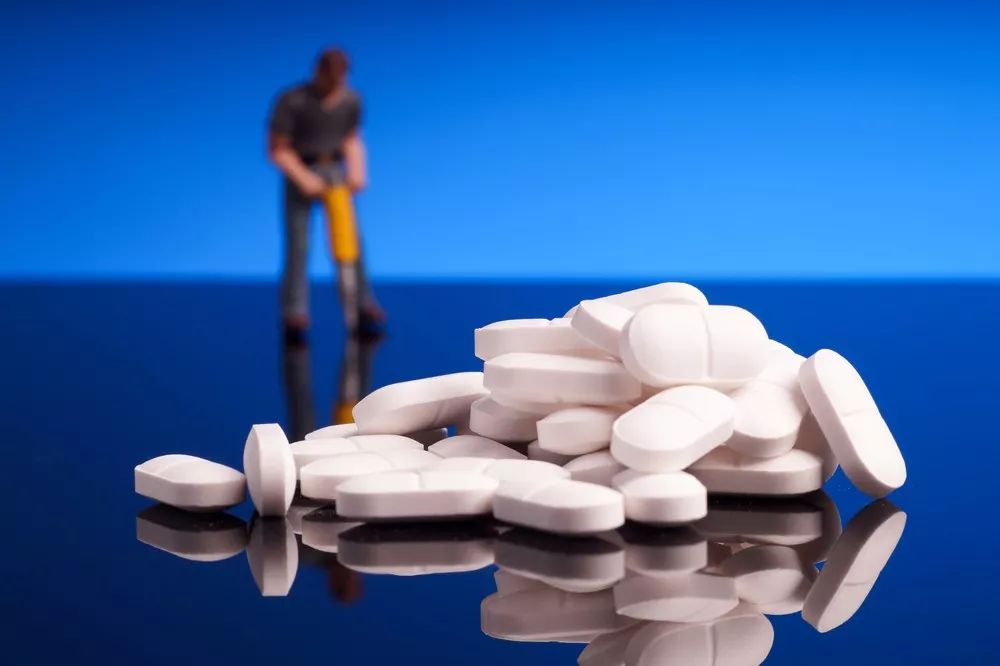 肝病患者为什么会出现腹水？有三个因素，中西医治疗有哪些不同？