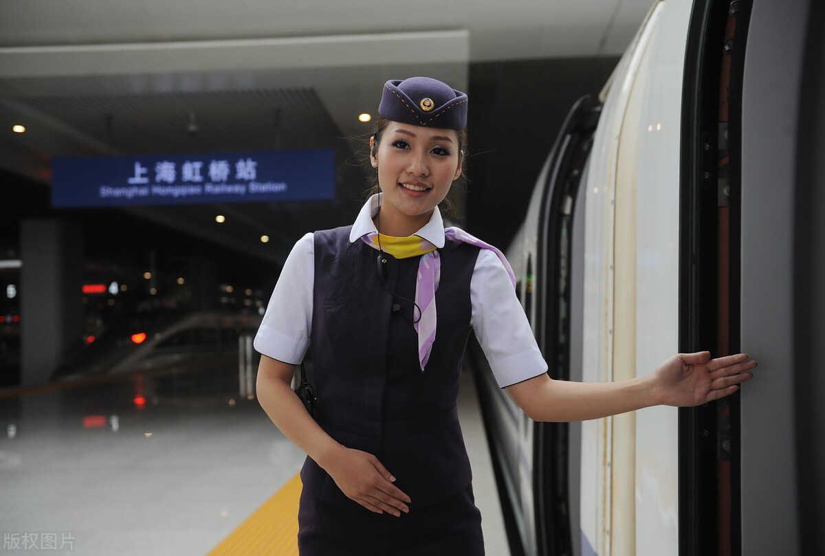 我,高铁乘务员,在北京工作5年,晒出月薪,告诉你如何进入高铁