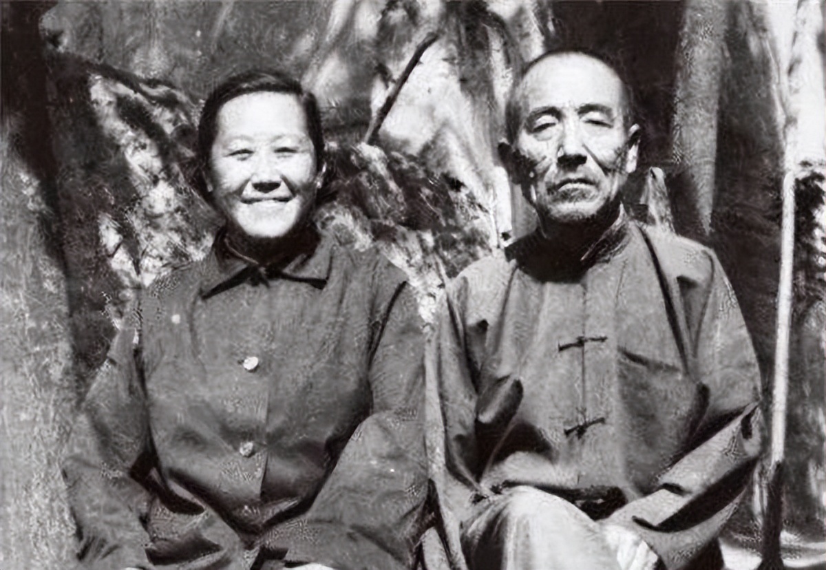 老贫农贪便宜娶二婚女大学生，家务全不会，8年后才知身份不简单