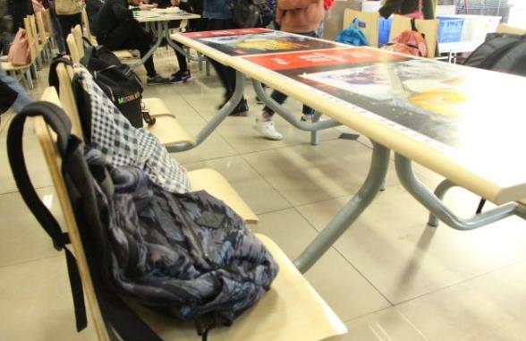 北大食堂偷拍照流出，师生的“反常”行为，让普通学子为之羞愧