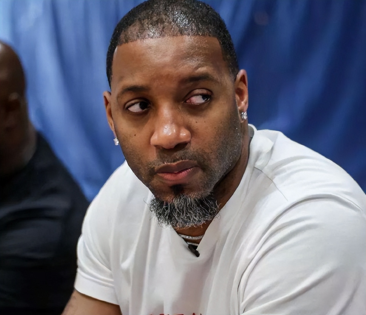 為什么nba退役都老（退役之后迅速變老？喬丹變肚腩油膩大叔，鄧肯頭發(fā)和胡子鬢白）