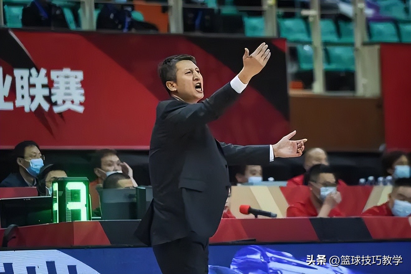 贝尔篮球(广州男篮与前勇士中锋乔丹贝尔签约！和科尔爆发冲突！真刺头)