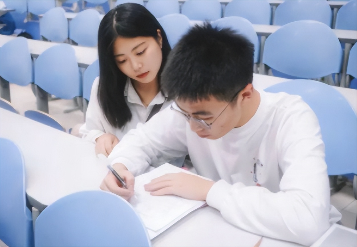 “最好在大学时找对象”，毕业多年后才明白，家长的忠告是对的