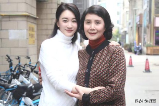 《相逢时节》中有四位妈妈专业户，不仅演技好，年轻时还都是美女