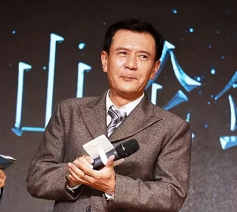 著名演员姚安镰，缺失女儿童年有愧疚，离婚后和女儿相互依靠