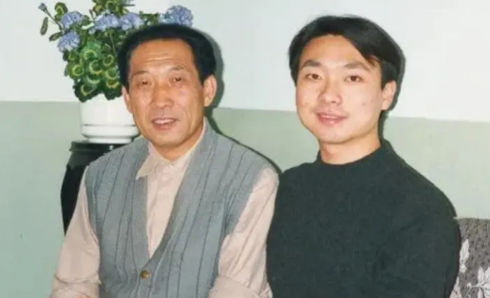 高考险被顶替，康辉：如果没有父亲的奔走，我的人生必定要被改写