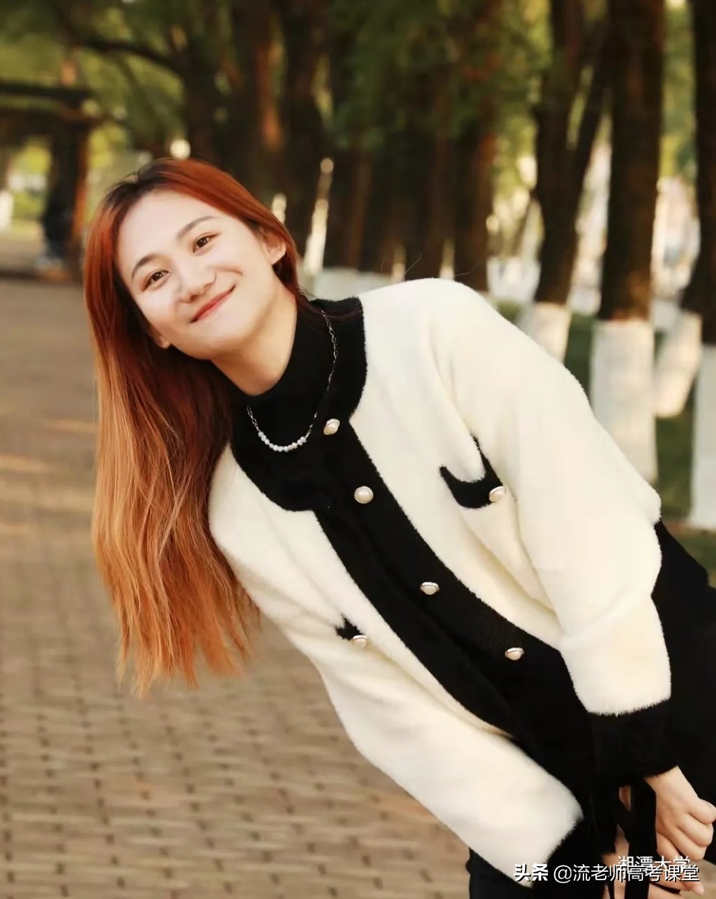 湘大全能女孩何逸初，才貌双全气质佳，发表SCI论文，保研清华