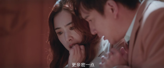 30岁老人狂奔的国产喜剧！满是狗的血，超“大尺度”的夜店群剧