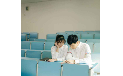 #后悔没谈一场校园恋爱# 现在的你真是后悔吗？真的遗憾吗？