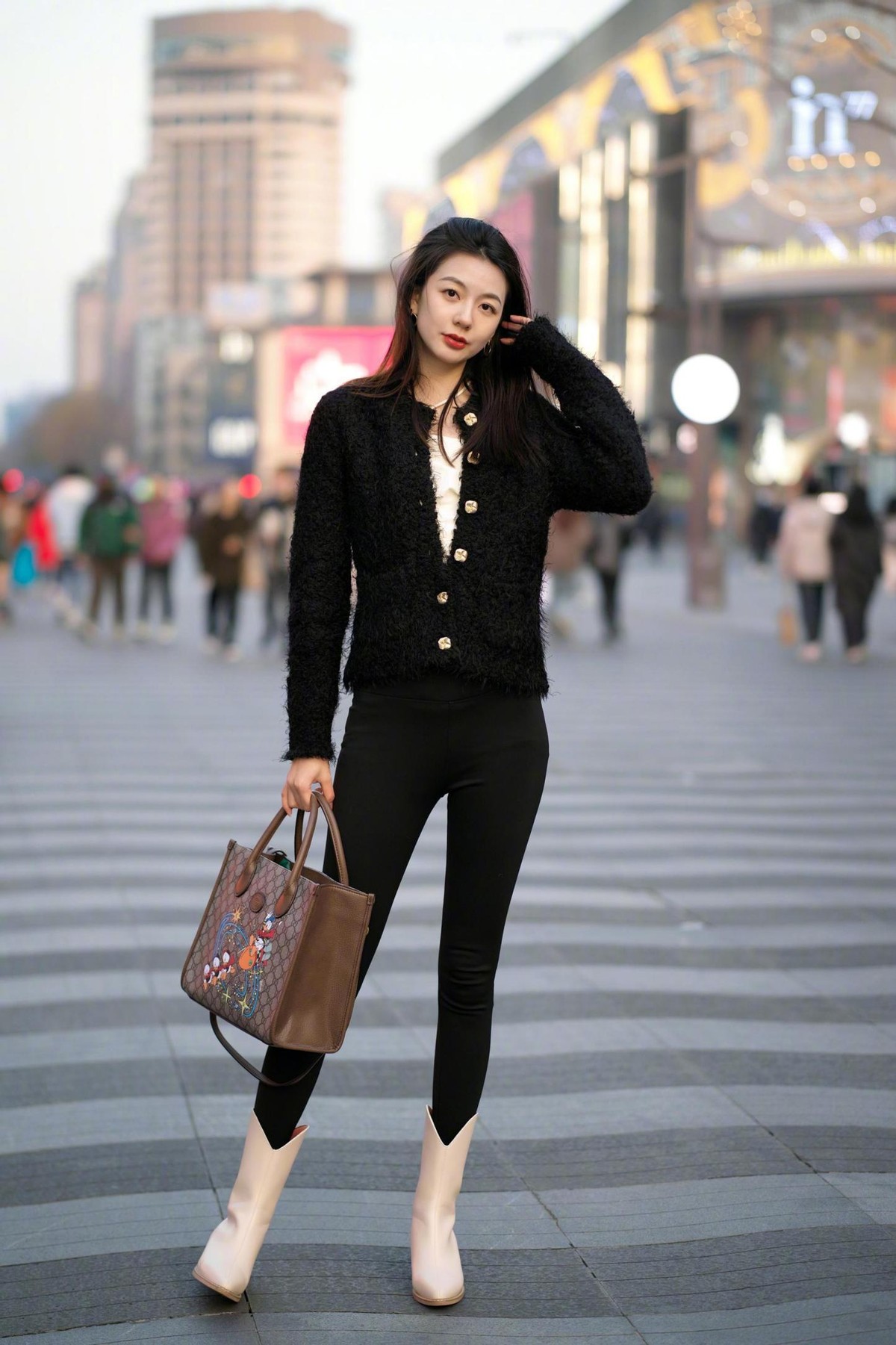 杭州街头的素人美女好真实,冬天也要穿出魅力,看着太养眼了