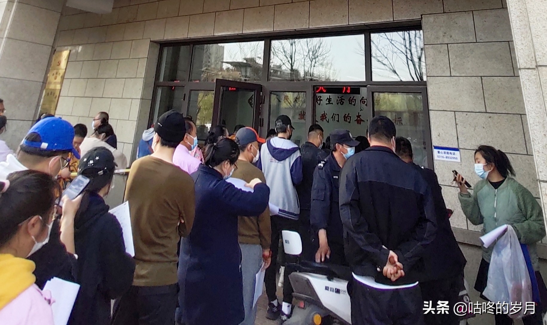 疫情导致太多人失业！很多人都在纠结一件事，失业金领还是不领？