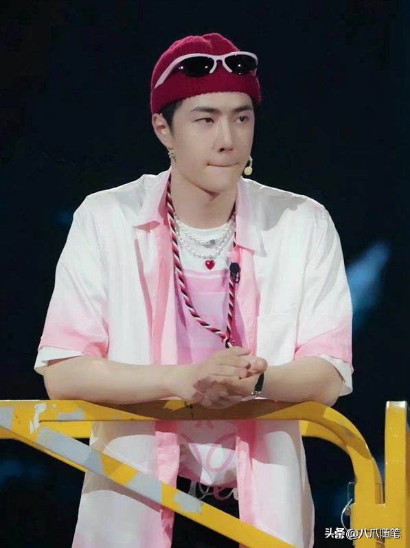 王一博影视综全面开花，小红帽造型亮相街舞5，待播电影时间已定