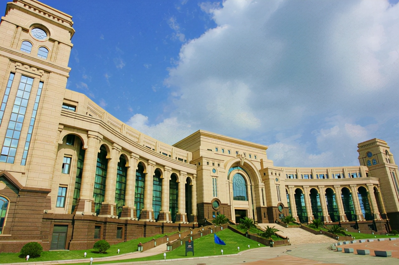 上海市大学排名出炉了，同济大学进前三，上海财经大学成为黑马