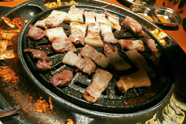 烧焦的食物又香又脆，但是会致癌？真正致癌的是这4种，劝你少吃