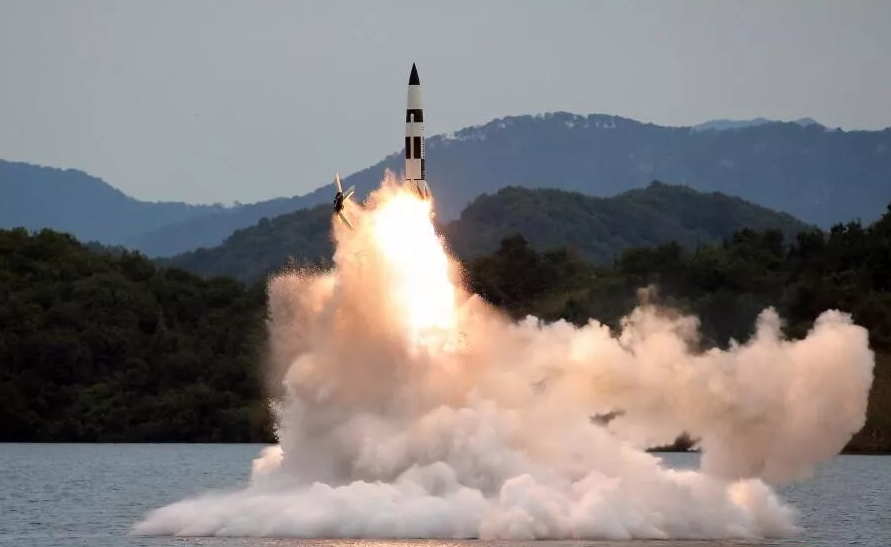 日本vs朝鲜 韩国(朝鲜向日本海连射导弹，金与正发话不打韩国，美国感到了寒意)
