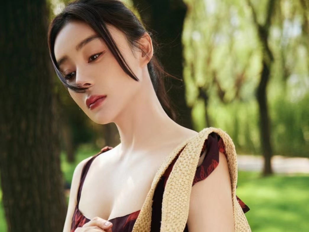 瞳孔地震!袁姗姗戴绿帽子直播,很符合《妻子的新世界》剧里人设