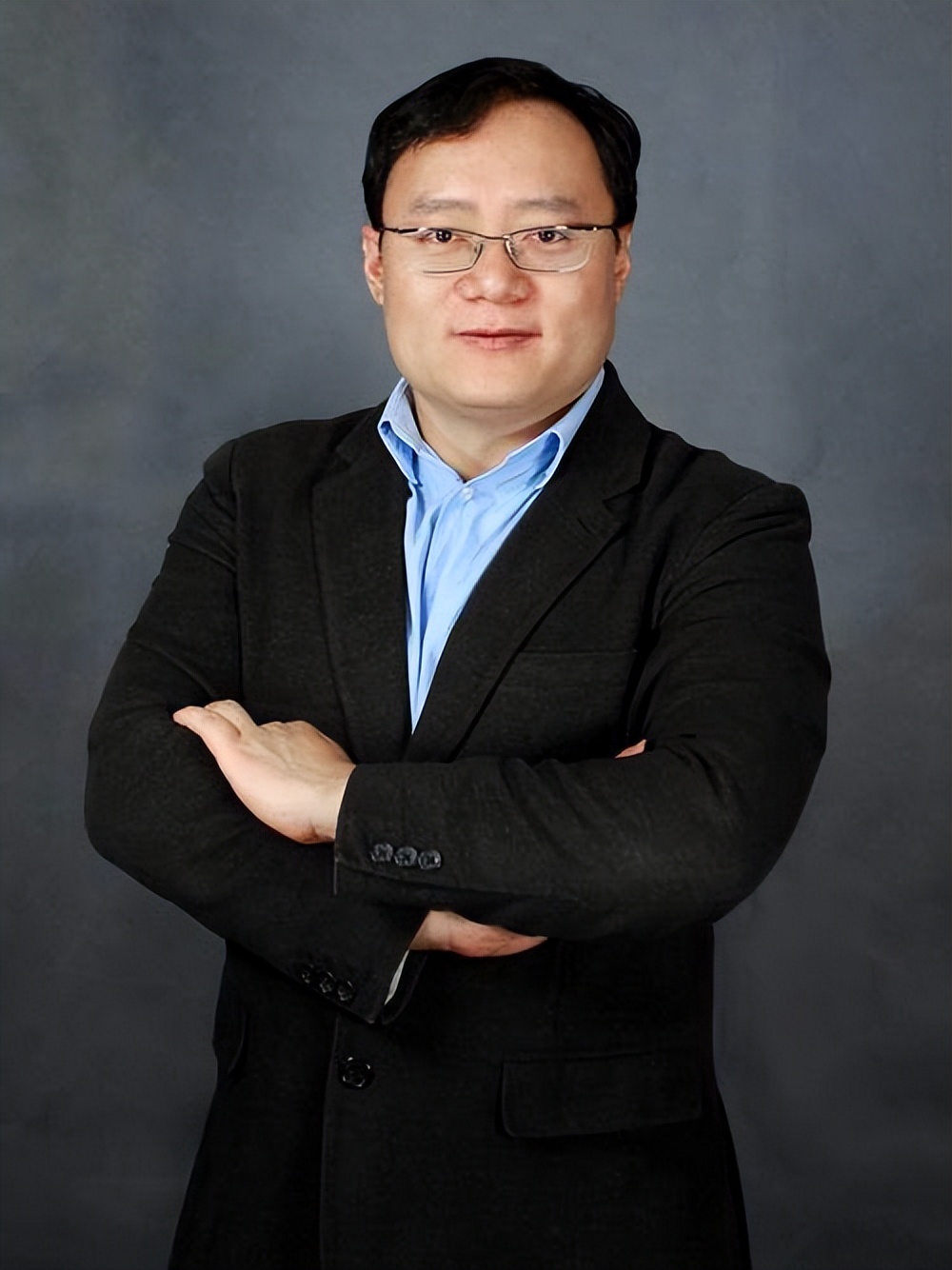 他毕业于斯坦福，花1600万买网站，5年后市值75亿美元，凭啥