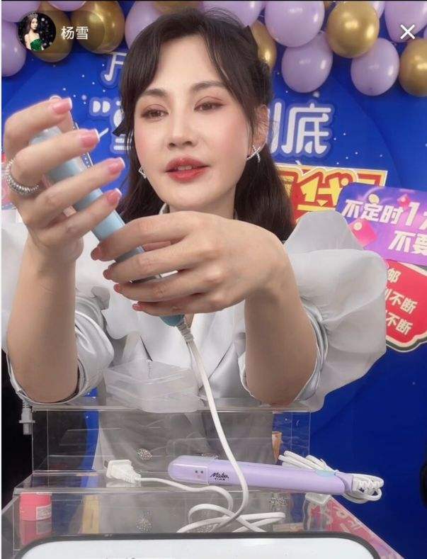 8位过气女明星窘况：卑微求工作，变脸被群嘲，徒留尴尬与心酸