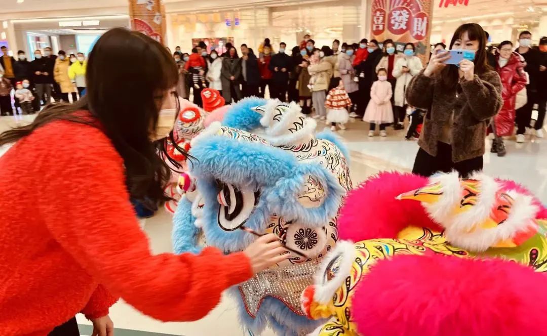 港式浪漫、硬核福利、现场求婚…快来pick你心目中最IN虎年现场